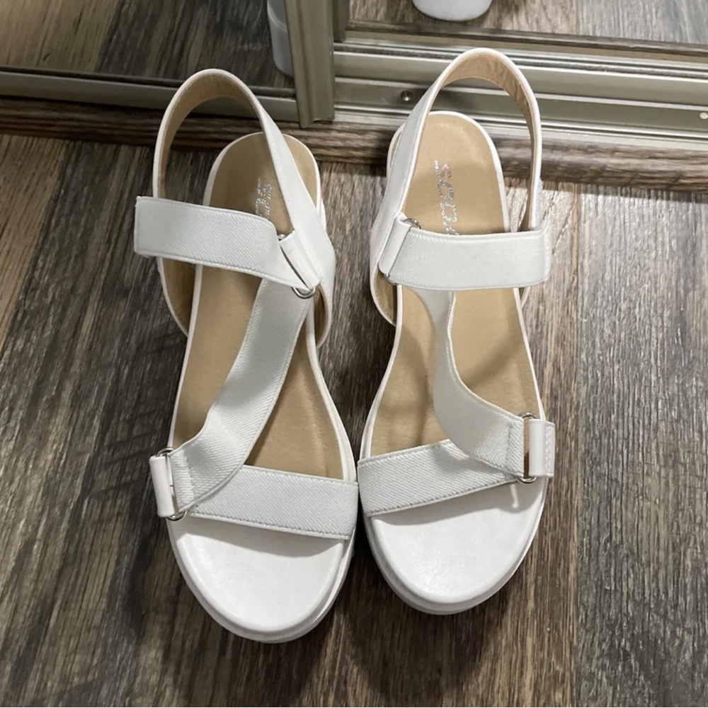women’s sandals